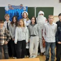 Новогоднее путешествие во времени: активисты школьного музея подарили праздник