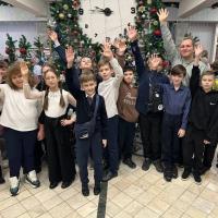 Новогоднее путешествие 4б класса в театральную сказку