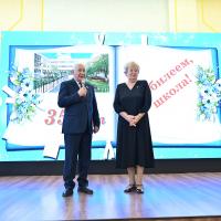 Виктор Якимов поздравил с 35-летием коллектив педагогов, учеников и родителей школы №34 в Каменске-Уральском