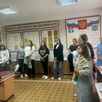 «Тот, кто учит, стоя у классной доски, держит в руках не мел, а будущее нации…»